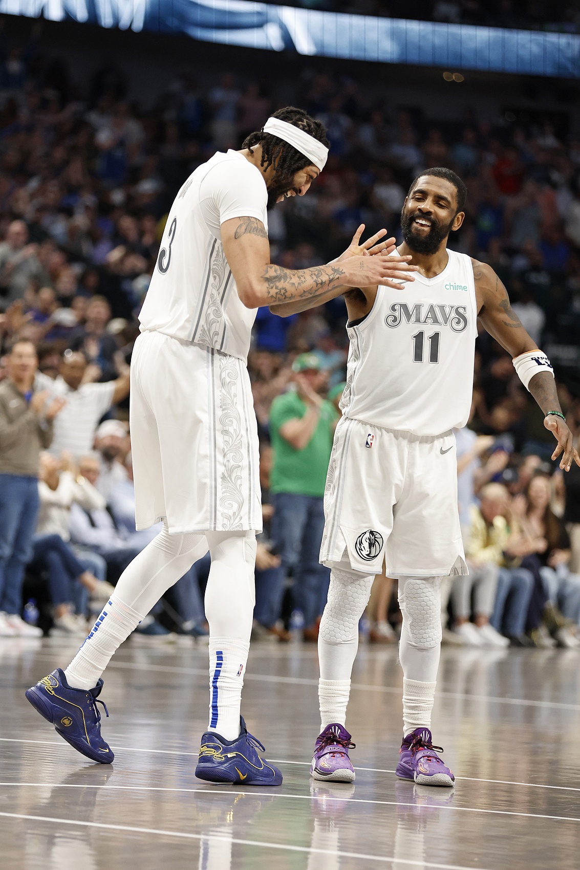 开云体育-真就只打了一场...浓眉和欧文组合仅同时在场打了25分钟