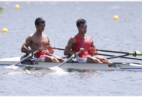 赛艇男子双人双桨 湖南选手张亮与队友晋级半决赛